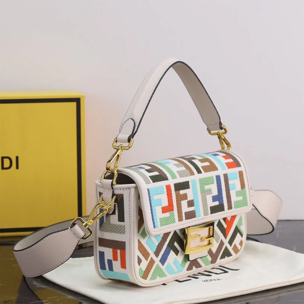 FD BAGUETTE BAG