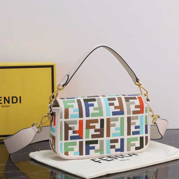 FD BAGUETTE BAG