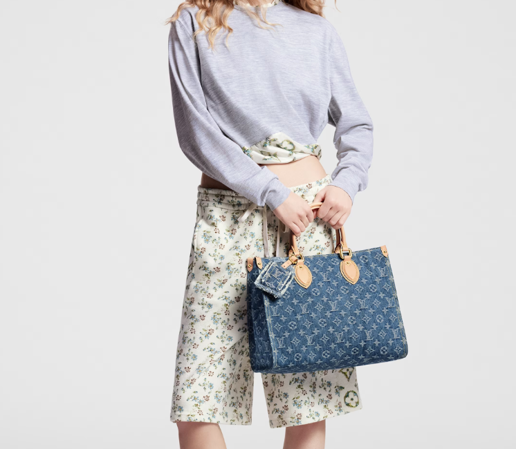 New Louis Remix OnTheGo MM denim bag size: 35 x 27 x 14 cm - Image 3