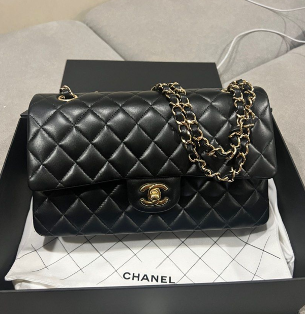 CC Classic Flap CF medium gold bag