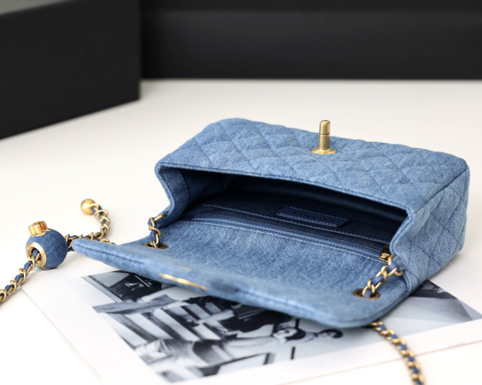 CC Flap Bag CF BAG SIZE: 20 cm - Image 9
