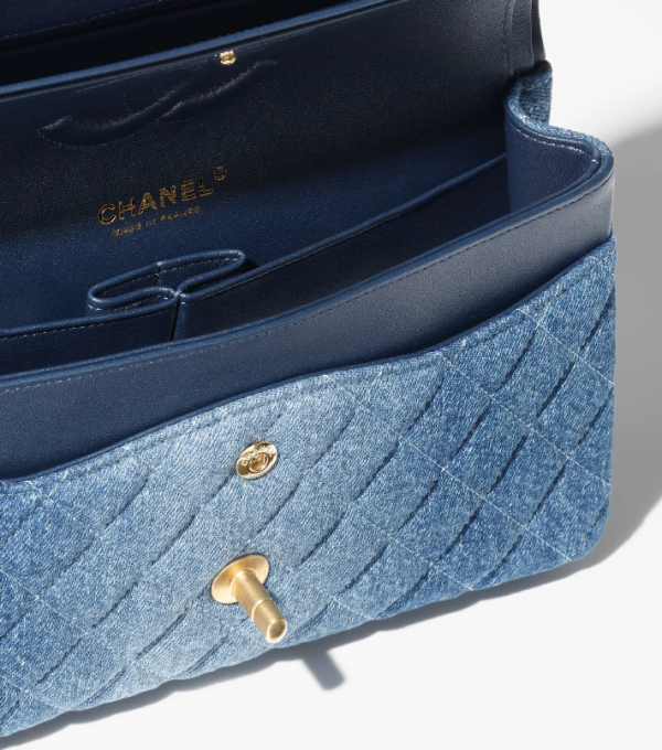 CC CLASSIC 11.12 HANDBAG Washed Denim & Gold-Tone Metal Blue size: 15.5 ?? 25.5 ?? 6.5 cm