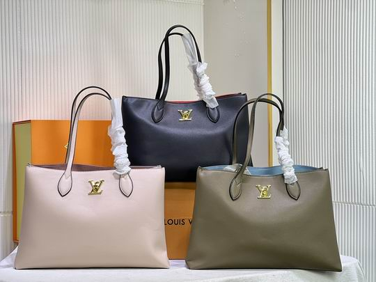 Louis Lockme M57345 bag size: 42x28x15cm