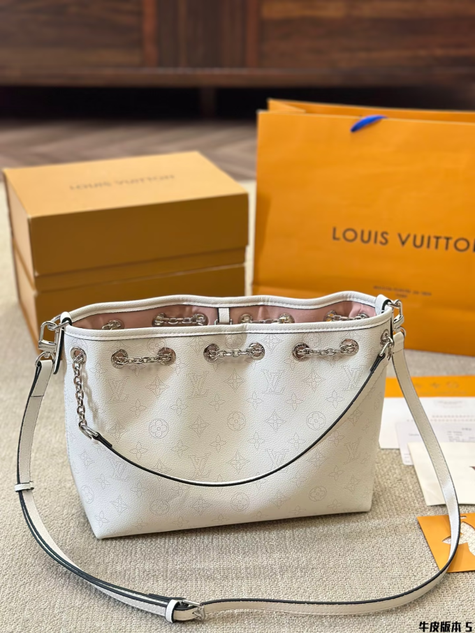 Louis new arrival bella Monogram bag size:26*23 cm - Image 9