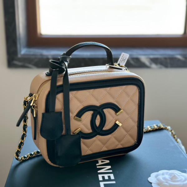 Cc new arrival bucket bag size: 20 cm