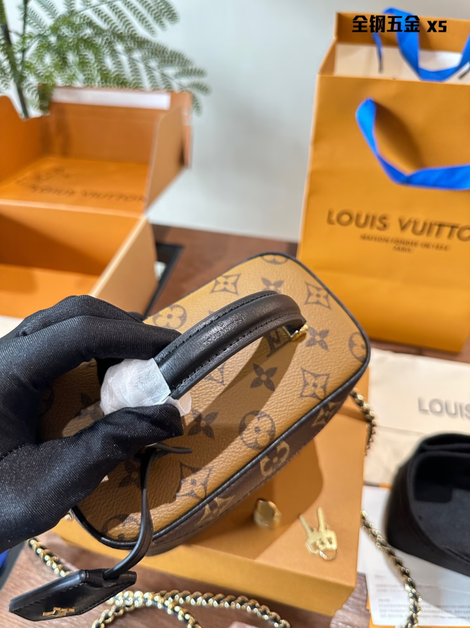 Louis new arrival Vanity bucket bag size; 19*13*11cm - Image 3