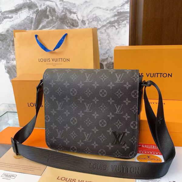 L new arrival district crossbody bag men and women size: 26*23*7 cm