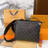 L new arrival district crossbody bag men and women size: 26*23*7 cm