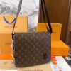L new arrival district crossbody bag men and women size: 26*23*7 cm