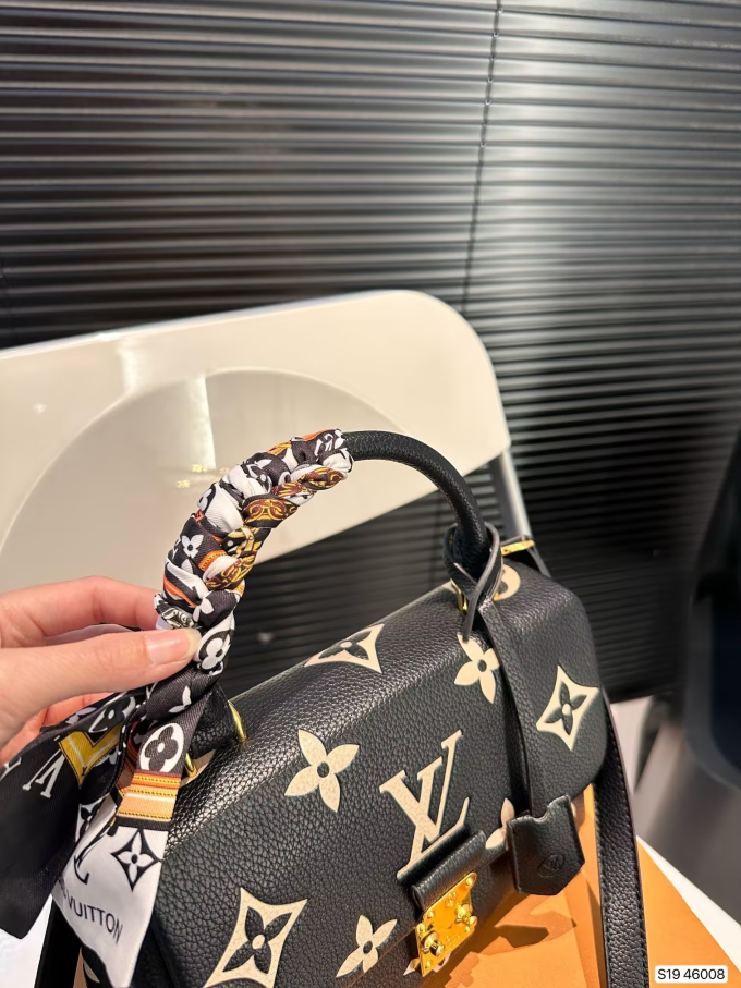Louis new arrival hand bag size: 24*15 cm - Image 4