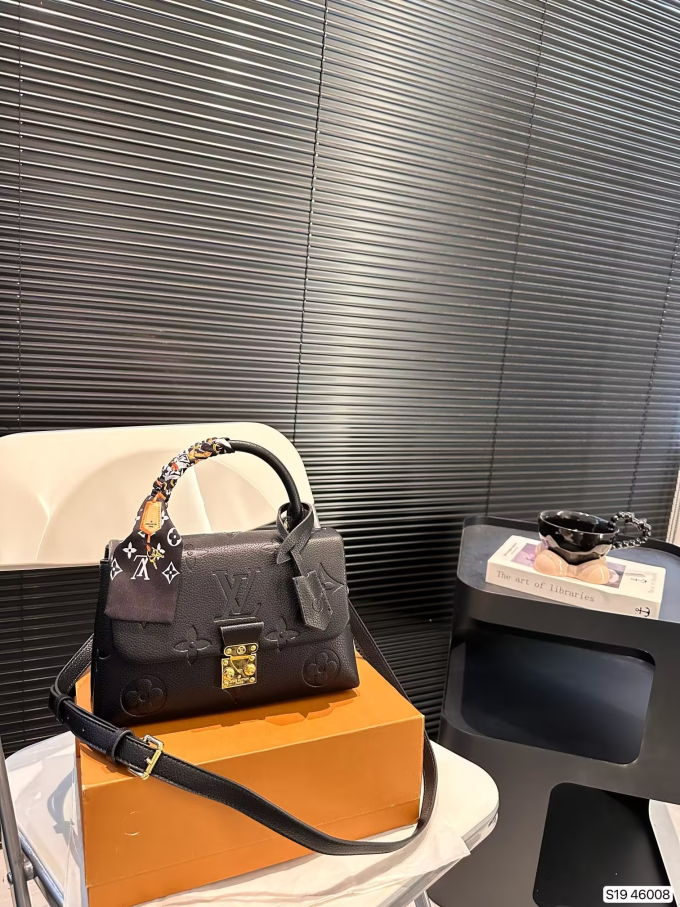 Louis new arrival hand bag size: 24*15 cm - Image 8
