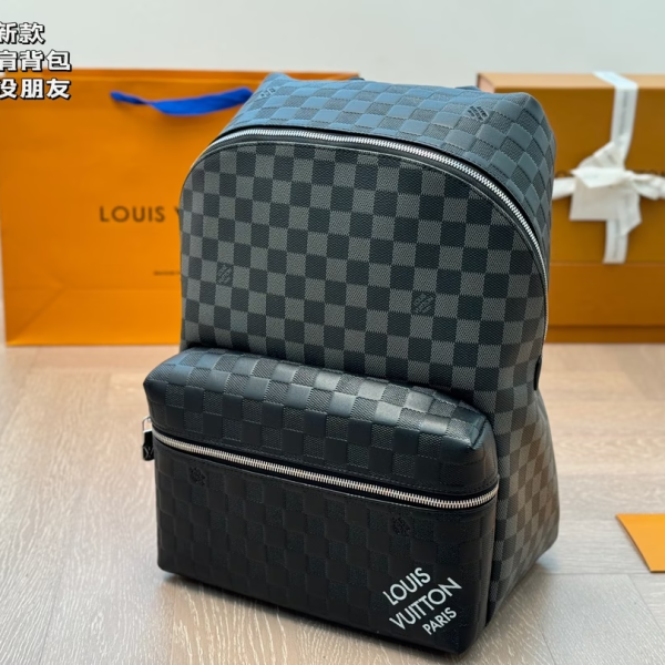 Louis new arrival men backpack bag size: 28*36 cm