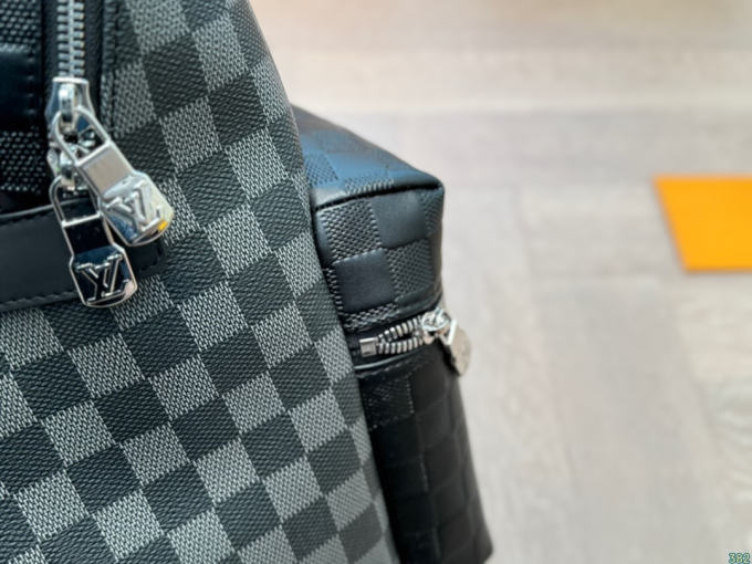 Louis new arrival men backpack bag size: 28*36 cm - Image 8