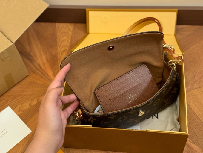 Louis new arrival ivy woc bag size: 22*12 cm - Image 6