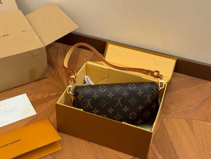 Louis new arrival ivy woc bag size: 22*12 cm - Image 8