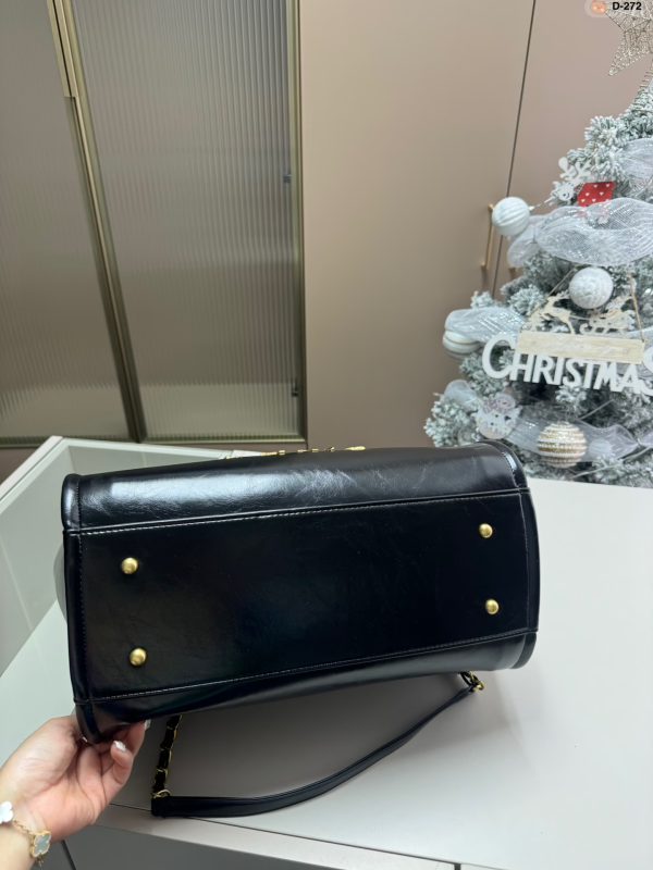 cc Calfskin Charms Medium Deauville Tote Black