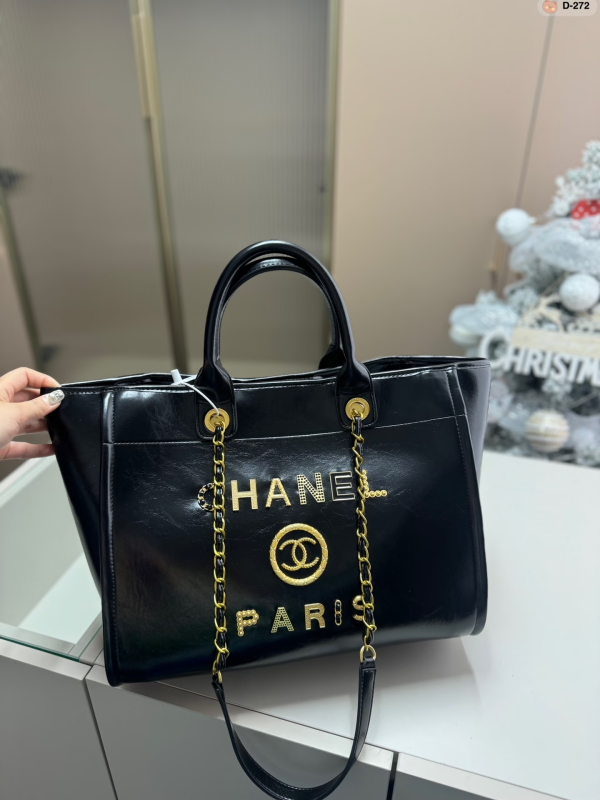 cc Calfskin Charms Medium Deauville Tote Black