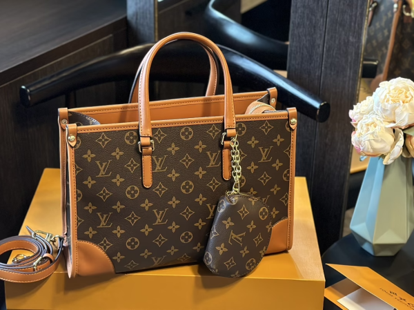 Louis new arrival vintage tote bag size: 34*23 cm