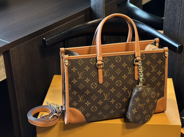 Louis new arrival vintage tote bag size: 34*23 cm