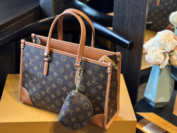 Louis new arrival vintage tote bag size: 34*23 cm