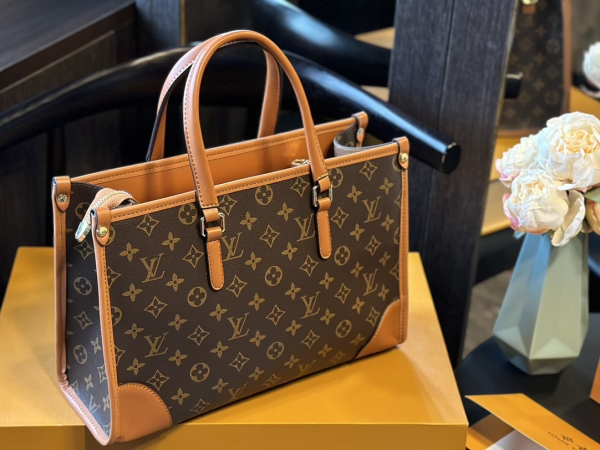 Louis new arrival vintage tote bag size: 34*23 cm