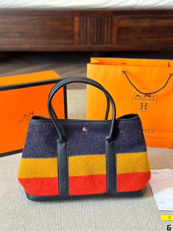 Her new arrival garden bag size; 36*25 cm
