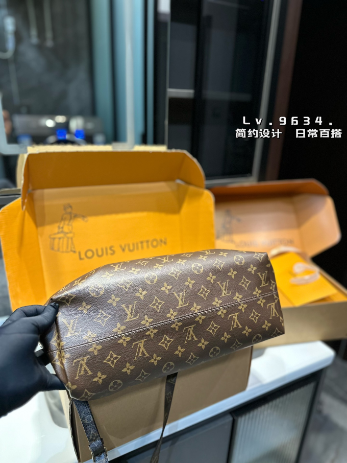 Louis new arrival graceful MM bag size: 36*33 cm - Image 2