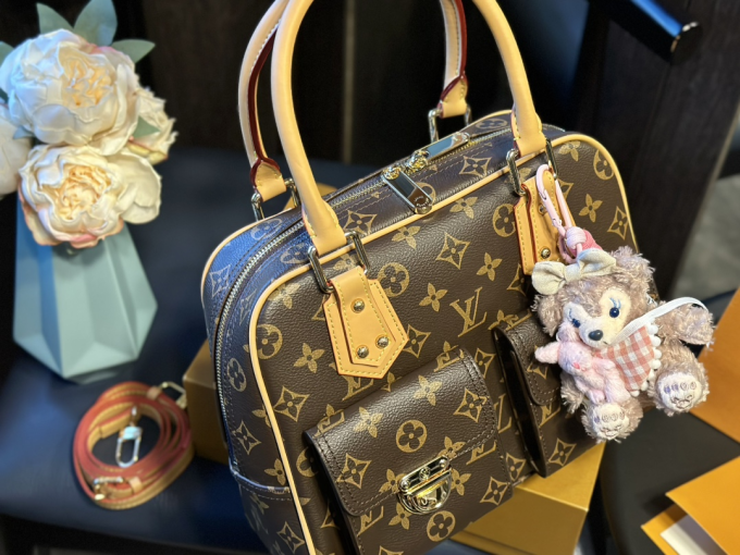 Louis new arrival Manhattan vintage bag size:30 * 20cm - Image 4