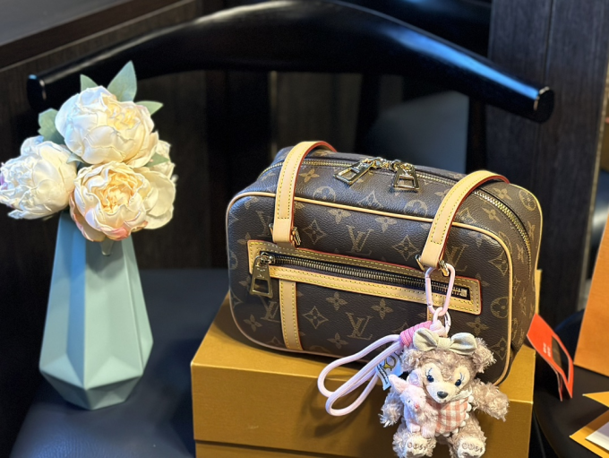 Louis new arrival vintage bag size: 25 * 15cm - Image 3