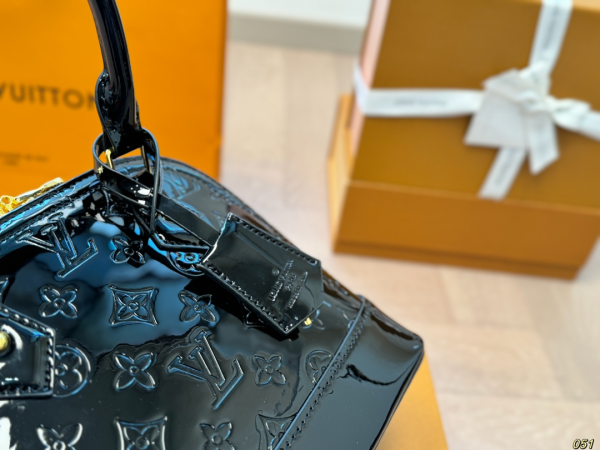 Louis 2024 new arrival bb bag size:24*18 cm