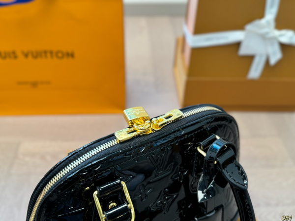 Louis 2024 new arrival bb bag size:24*18 cm