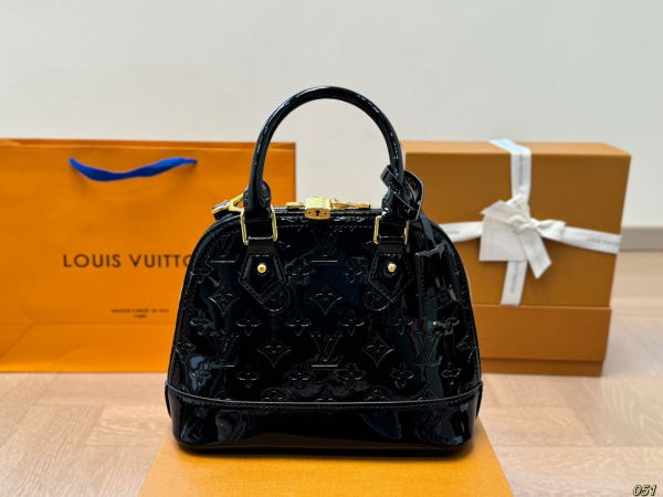 Louis 2024 new arrival bb bag size:24*18 cm