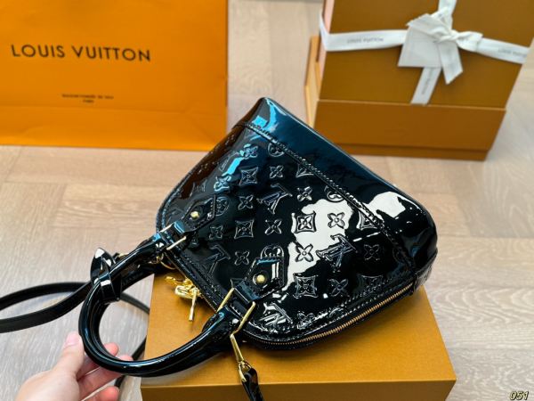 Louis 2024 new arrival bb bag size:24*18 cm