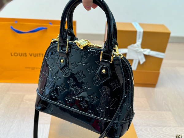 Louis 2024 new arrival bb bag size:24*18 cm