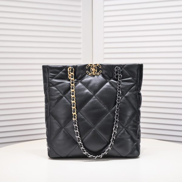 CC 22b 19 BAG tote