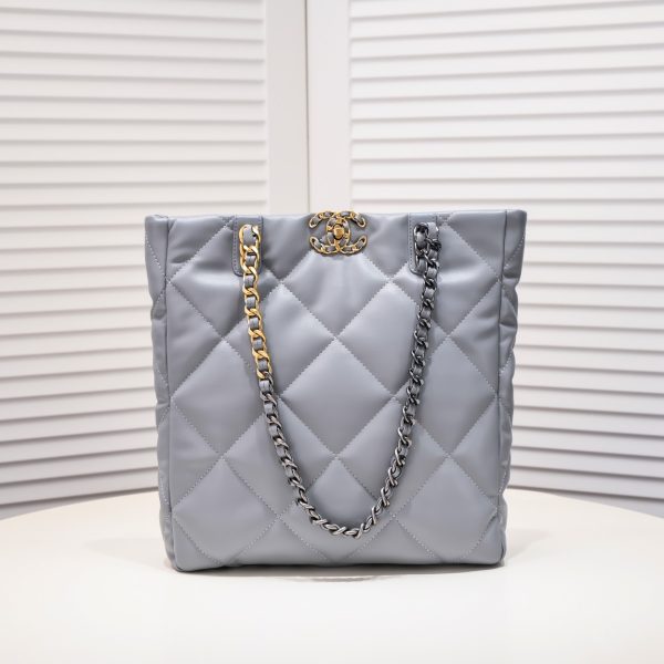 CC 22b 19 BAG tote