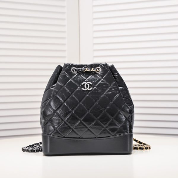 CC 17 Gabrielle backpack size : 24*23*11.5cm
