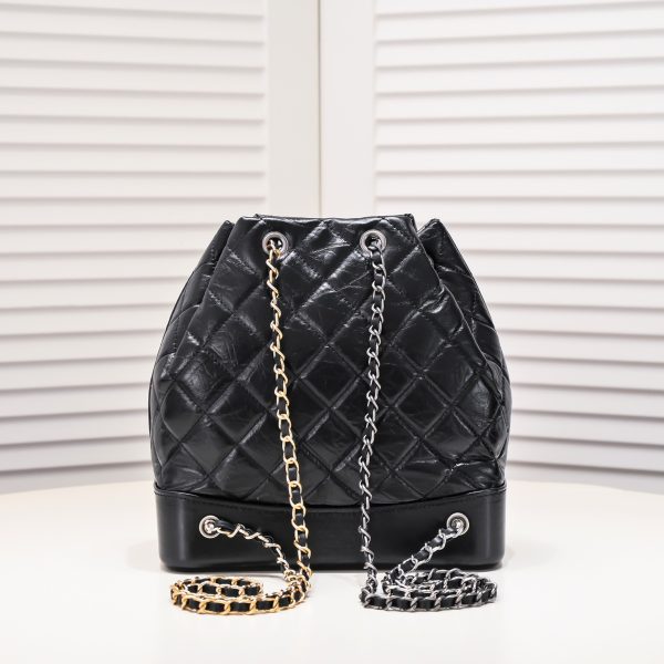 CC 17 Gabrielle backpack size : 24*23*11.5cm