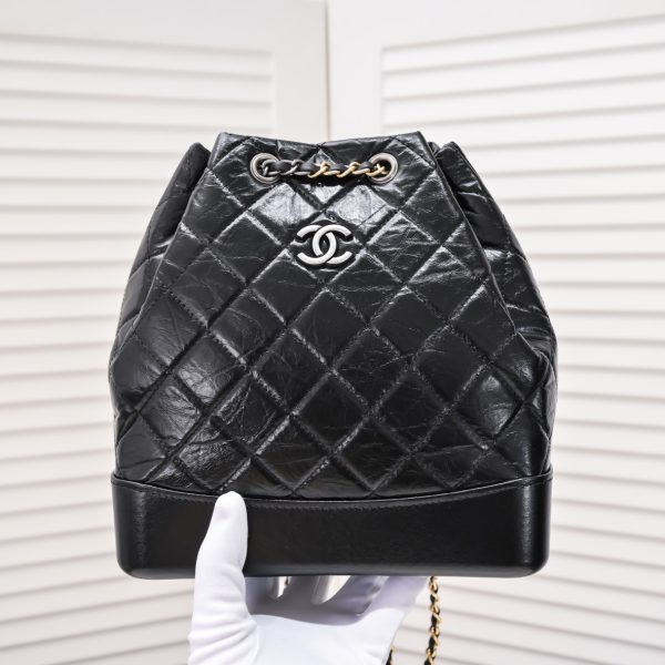 CC 17 Gabrielle backpack size : 24*23*11.5cm