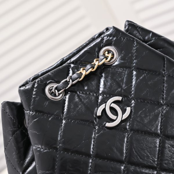 CC 17 Gabrielle backpack size : 24*23*11.5cm