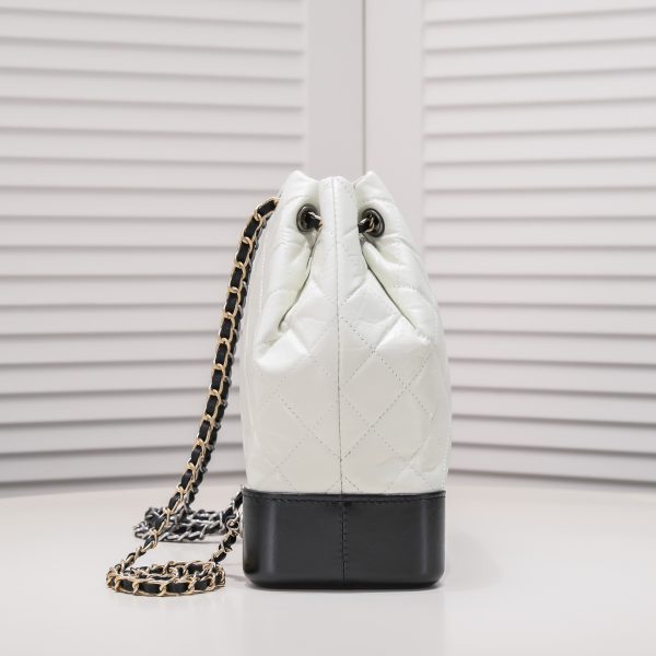 CC 17 Gabrielle backpack size : 24*23*11.5cm