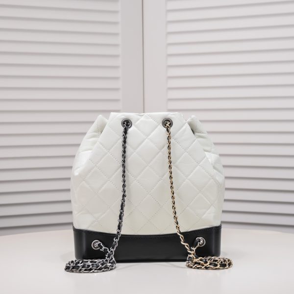 CC 17 Gabrielle backpack size : 24*23*11.5cm