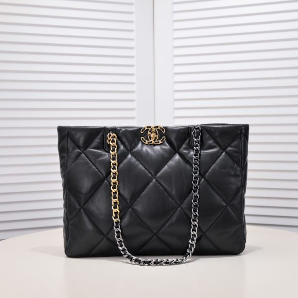 CC 22B 19BAG Tote
