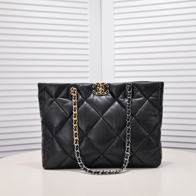 CC 22B 19BAG Tote