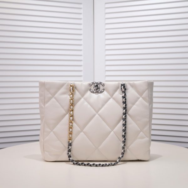 CC 22B 19BAG Tote
