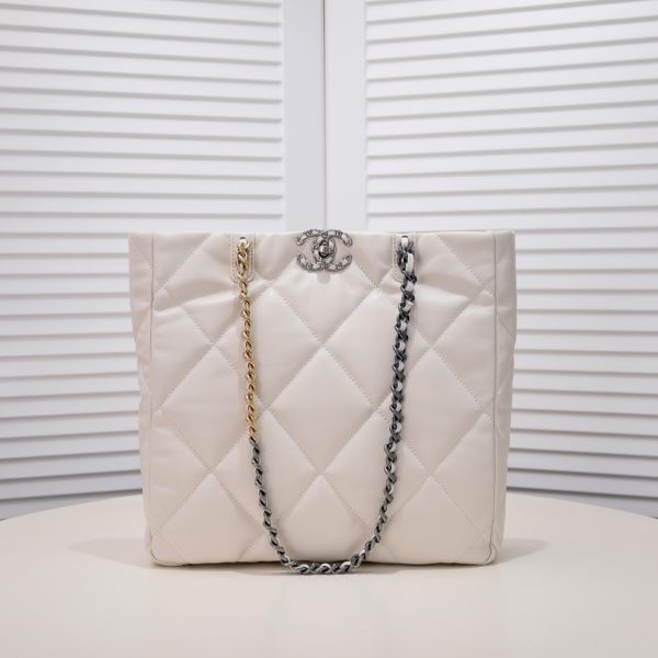 CC 22b 19 BAG tote
