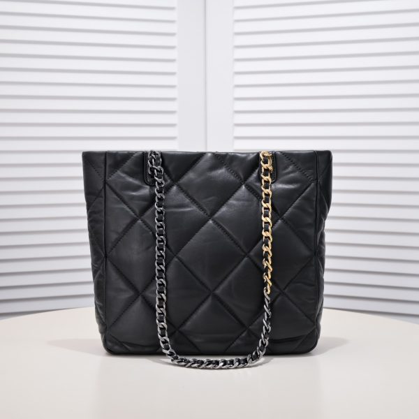 CC 22b 19 BAG tote