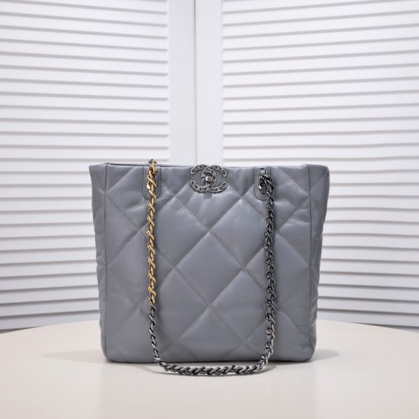CC 22b 19 BAG tote