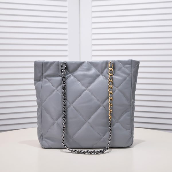 CC 22b 19 BAG tote
