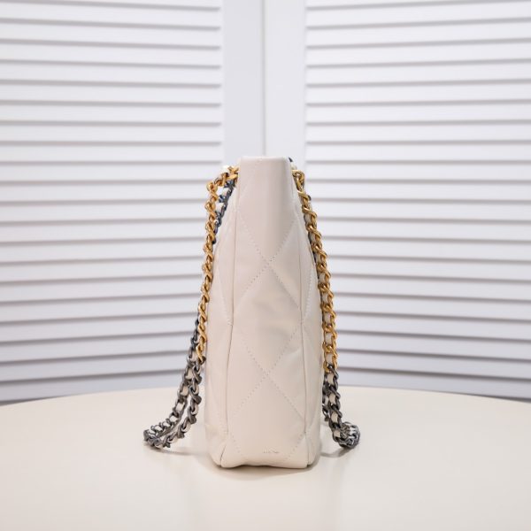 CC 22b 19 BAG tote